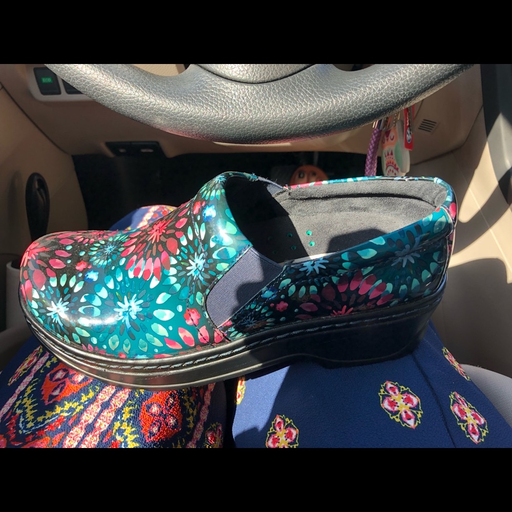 Nursing shoes